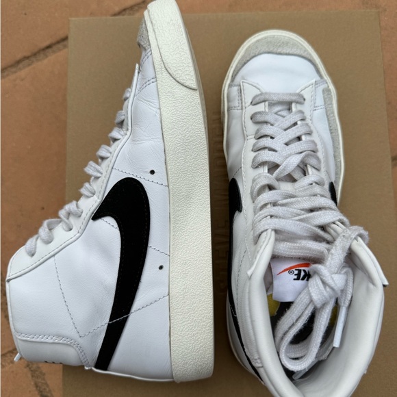 Nike Blazers in black and white - Picture 2 of 10